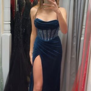 Elegant Blue Velvet Prom Dress